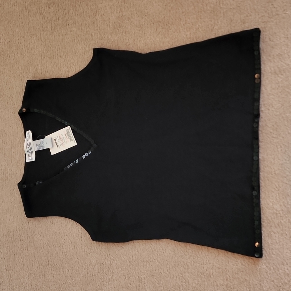 NWT - Jessica Howard Sleeveless V Neck Top